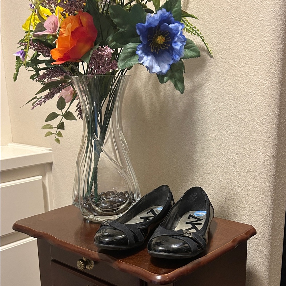 Elegant Black Women's Flats